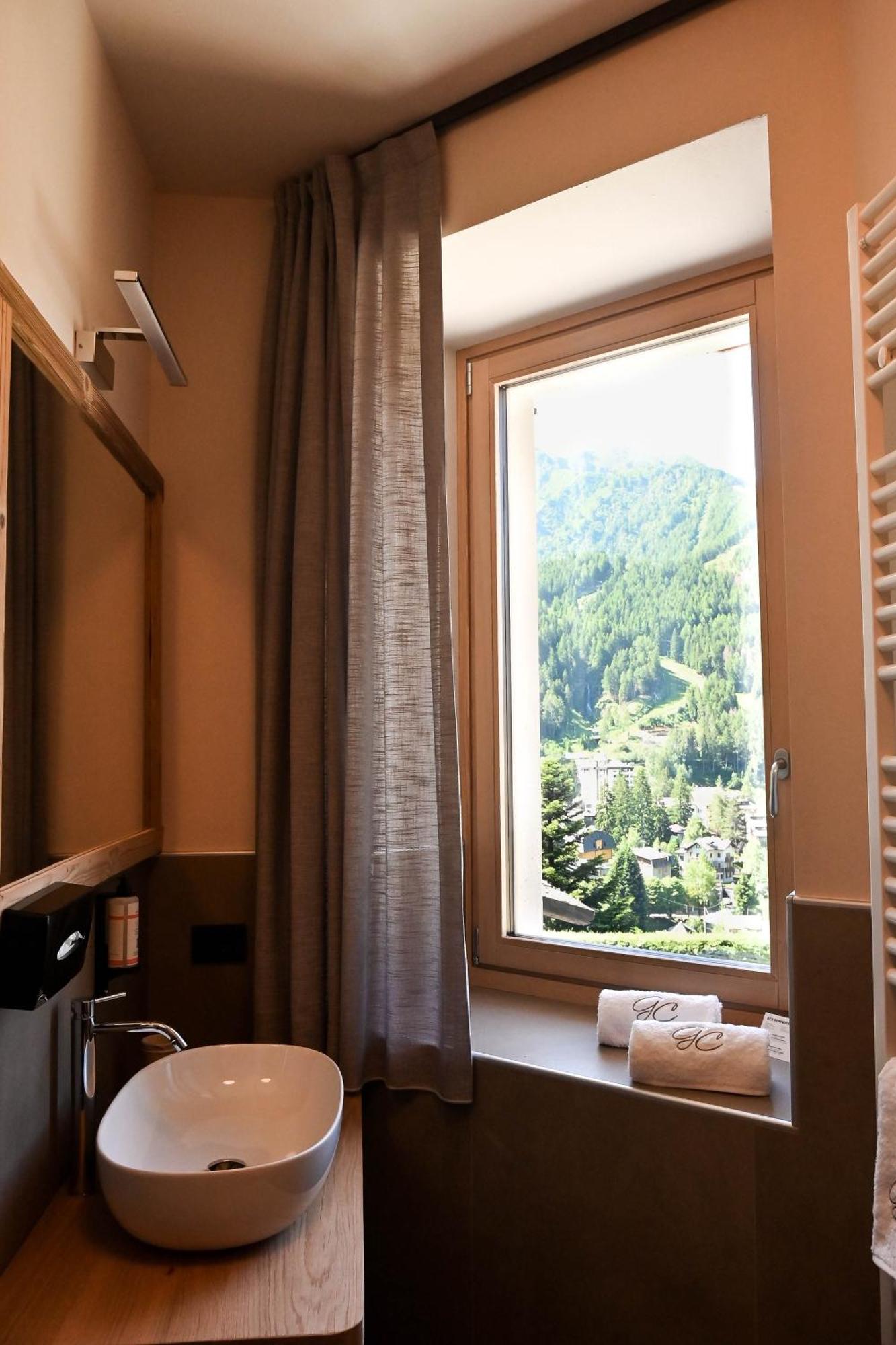 Grey Castle Garni&Suite Ponte Di Legno Exterior photo